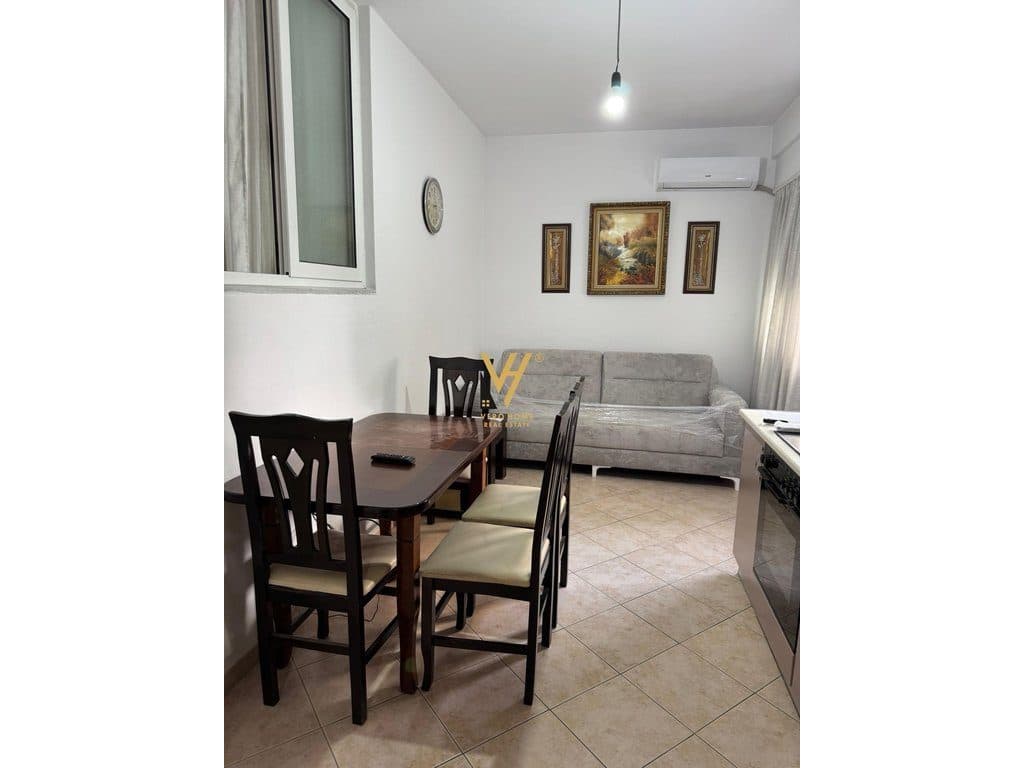 JEPET APARTAMENT 1+1+BLK ME QIRA TE KOMUNA E PARISIT 50.000 LEKE