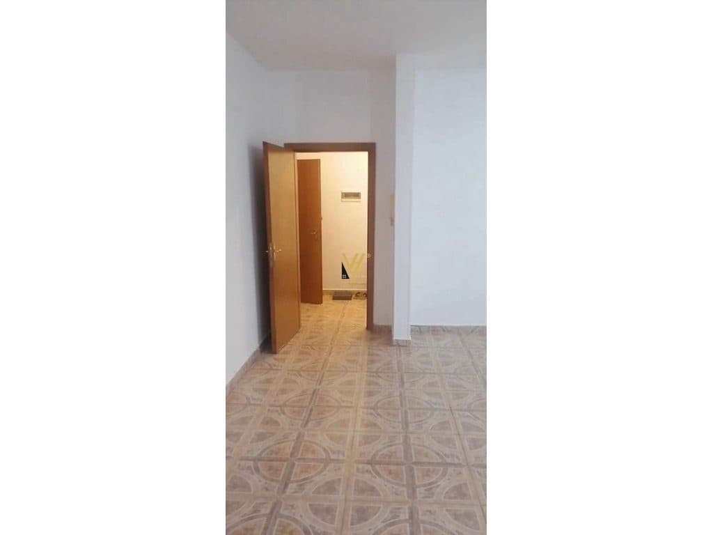 JEPET APARTAMENT 2+1 ME QERA TE RRUGA IRFAN TOMINI 50.000 LEKE 1