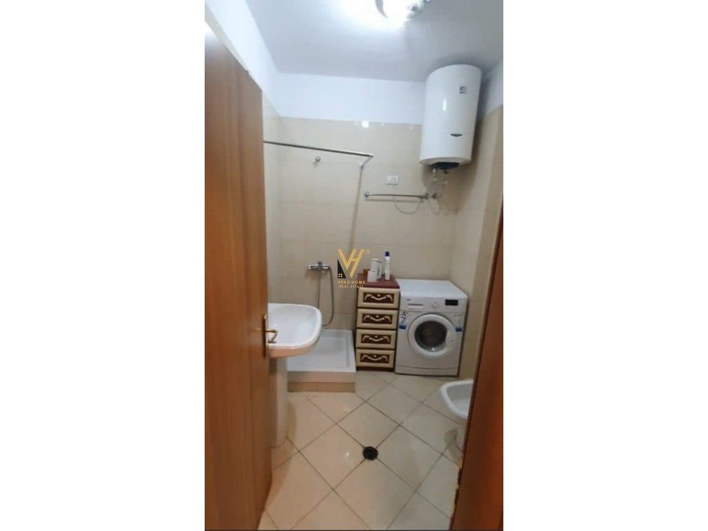 JEPET APARTAMENT 1+1+VERANDE ME QERA TE KOMUNA PARISIT 65.000 LEKE 4