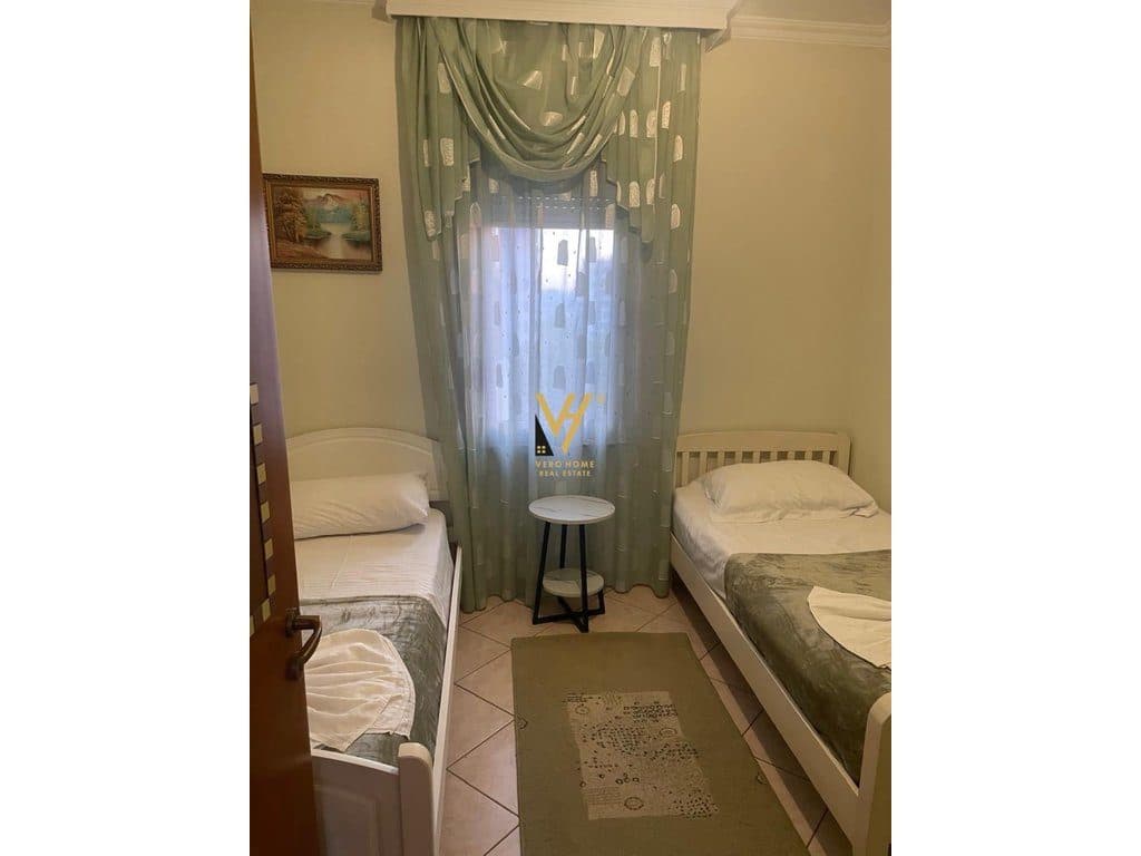 JEPET APARTAMENT 2+1+2BLK ME QERA TE STACIONI I TRENIT 75.000 LEKE 4