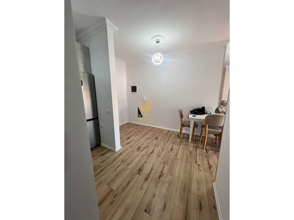 JEPET APARTAMENT 1+1+BLK ME QIRA RRUGA E BARRIKADAVE 600 EURO 4