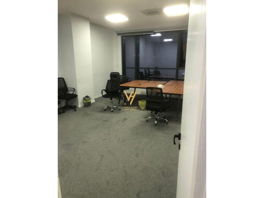 JEPET ZYRE 455 M2 ME QERA TE RRUGA HOXHA TAHSIM 5.000 EURO 3