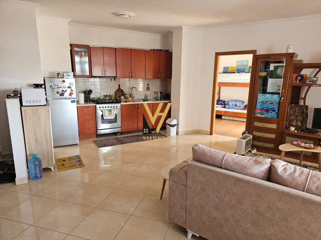 JEPET APARTAMENT 2+1+2 ME QIRA TE RRUGA E BARRIKADAVE 65.000 LEKE 3