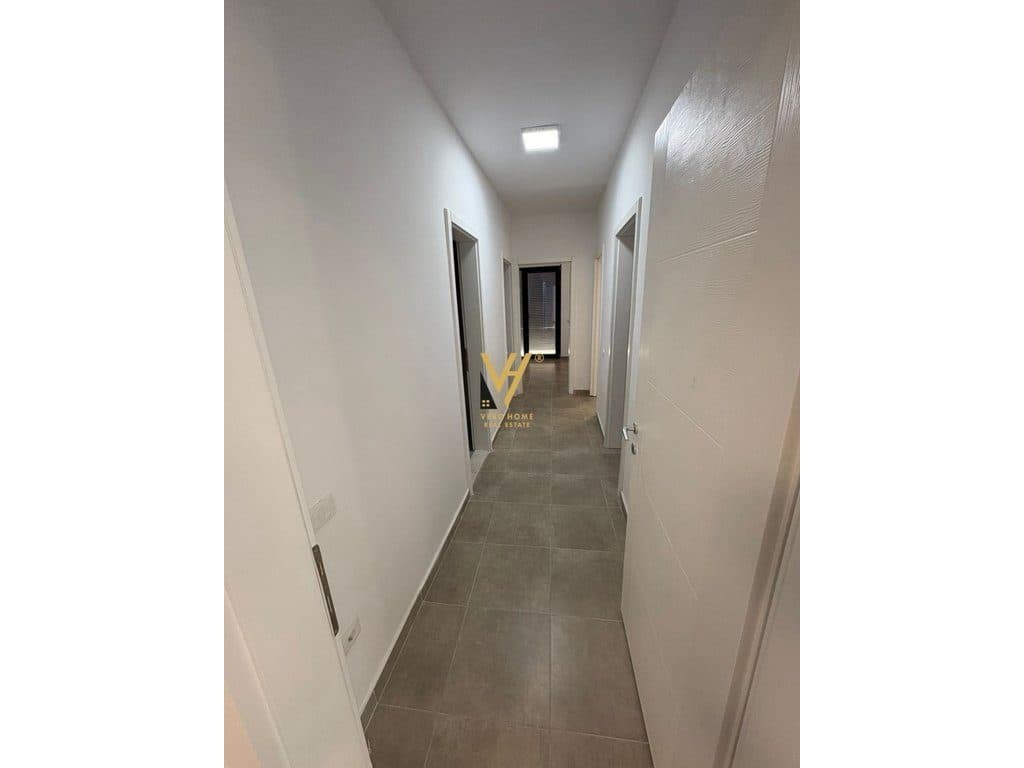 JEPET ZYRE 160 M2 ME QIRA TE LIQENI I THATE 150.000 LEKE 4