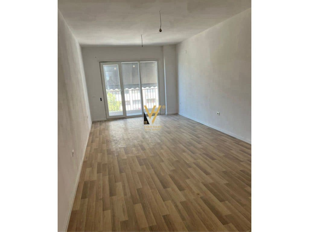JEPET ZYRE 122 M2 ME QIRA TE BLV “MIGJENI”, ASTIR 600 EURO