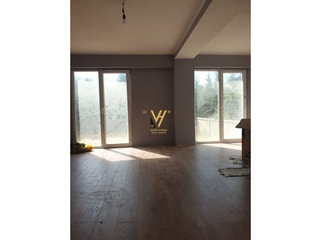Shitet Apartament Duplex 3+1+2 ne Kavaje , Qender 254 m2