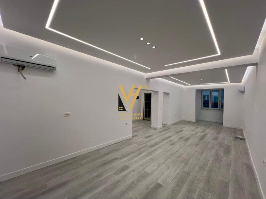 JEPET ZYRE 75 M2 ME QERA TE RRUGA E BARRIKADAVE 1.000 EURO 4
