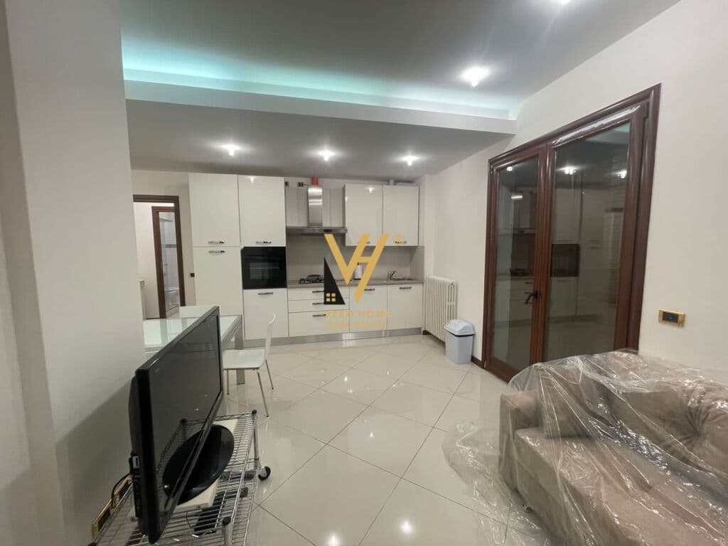 Jepet Apartament 2+1+ballkon me qera ne Kinostudio 85 m2 3