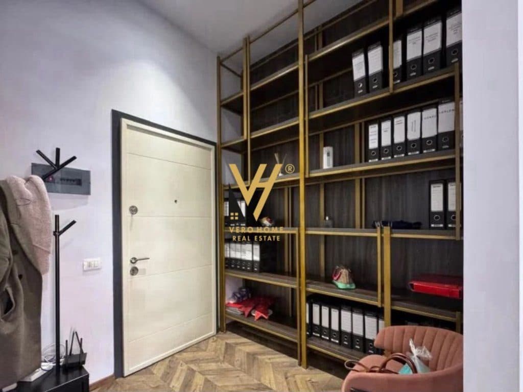 JEPET ZYRE 55 M2 ME QERA TE GOLDEN PARK, YZBERISHT 650 EURO 4