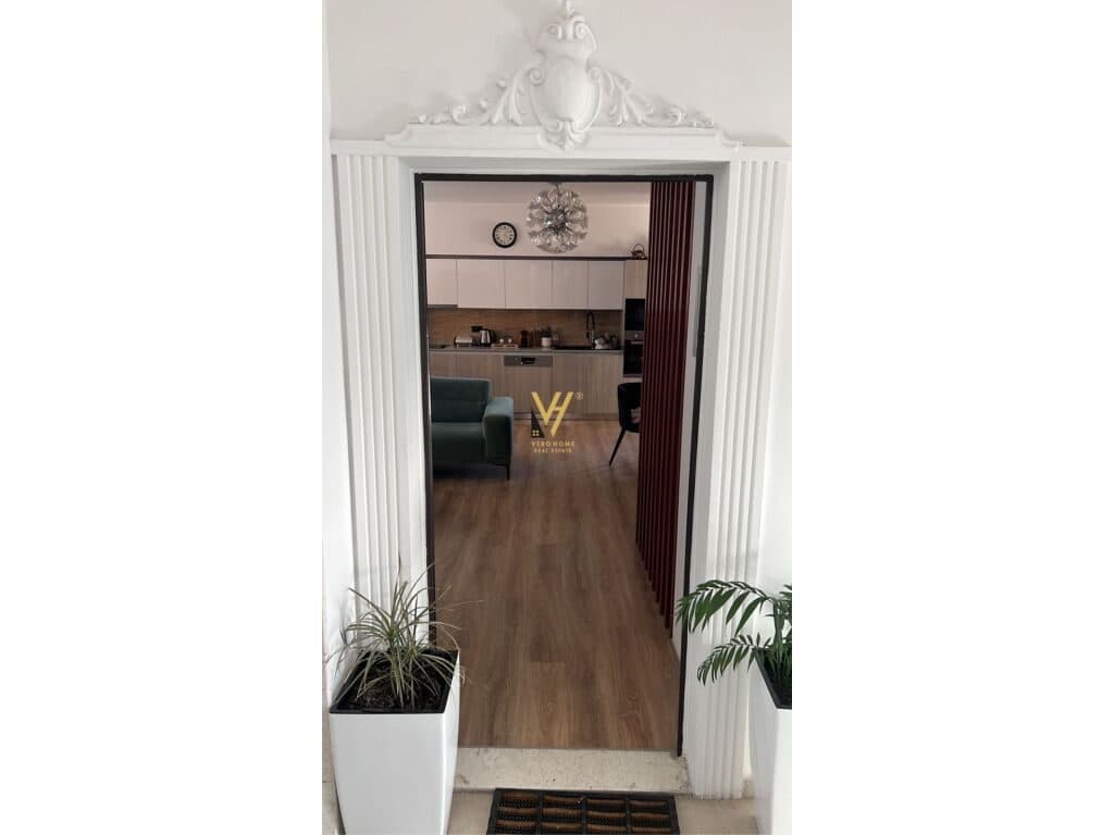 Shitet Apartament Duplex 2+1+2+ te Kristal Center 130 m2 3
