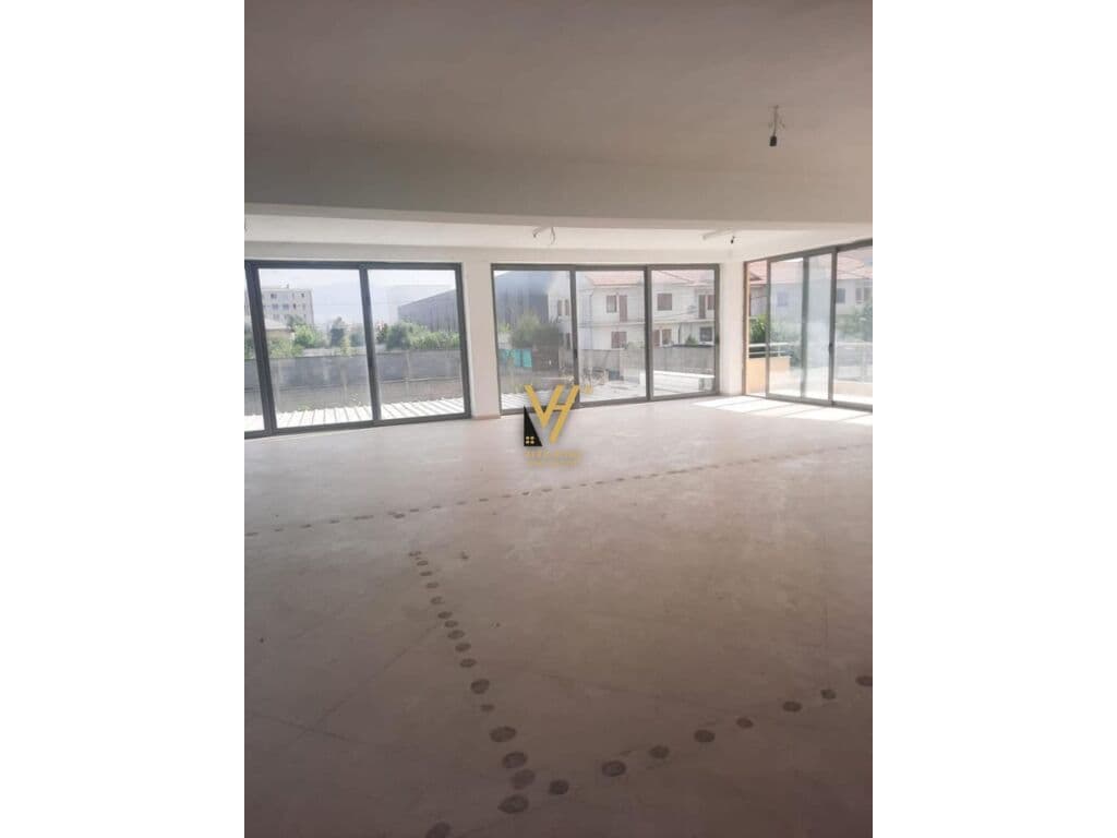 Jepet zyre me qera te Casa Italia 200m2