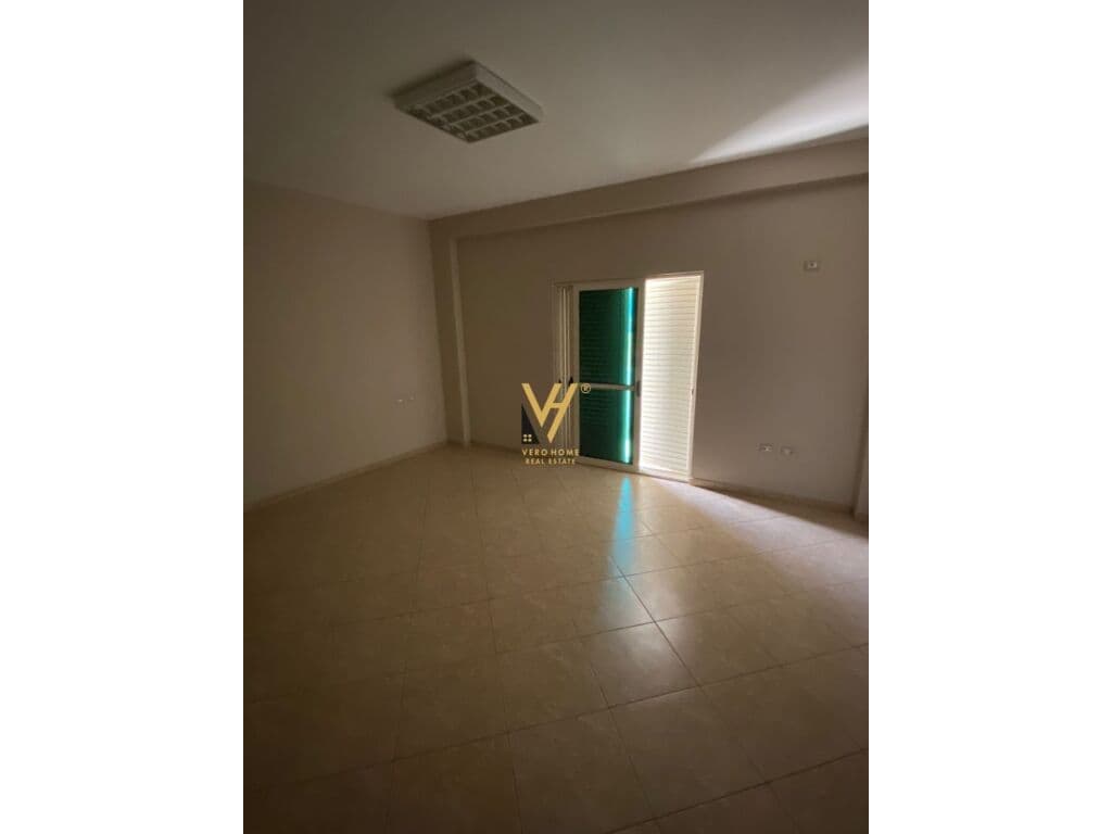 Jepet Zyre me qera ne Selite 230 m2 4