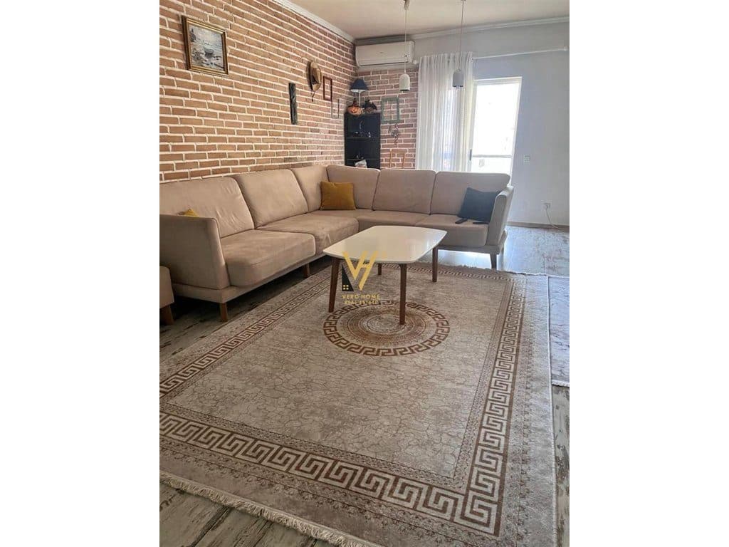 JEPET APARTAMENT 2+1+BLK ME QIRA TE KOMUNA E PARISIT 750 EURO