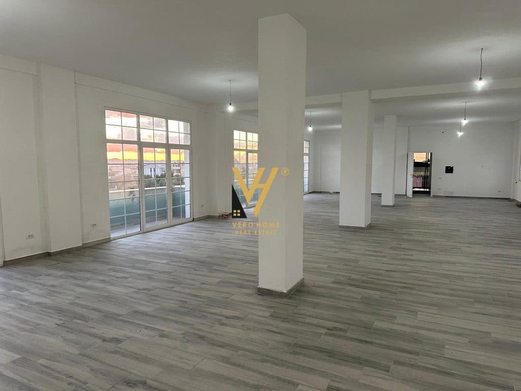 JEPET AMBIENT 250 M2 ME QIRA NE PASKUQAN 2.500 EURO 2