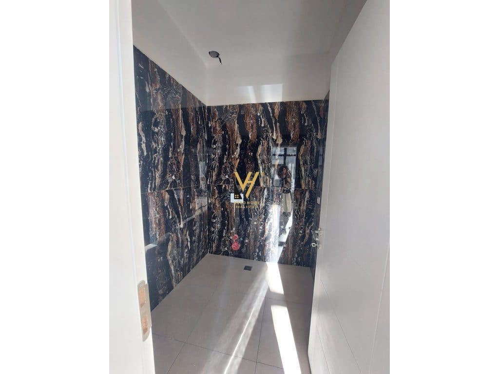 JEPET DYQAN 35 M2 ME QERA TE MINE PEZA 800 EURO 3