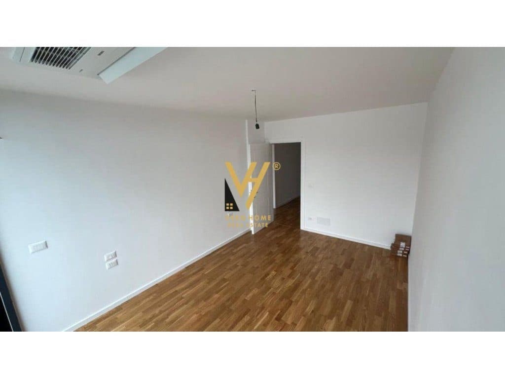 JEPET ZYRE 136M2 ME QERA TE RRUGA E KOSOVARVE 1.400 EURO 3