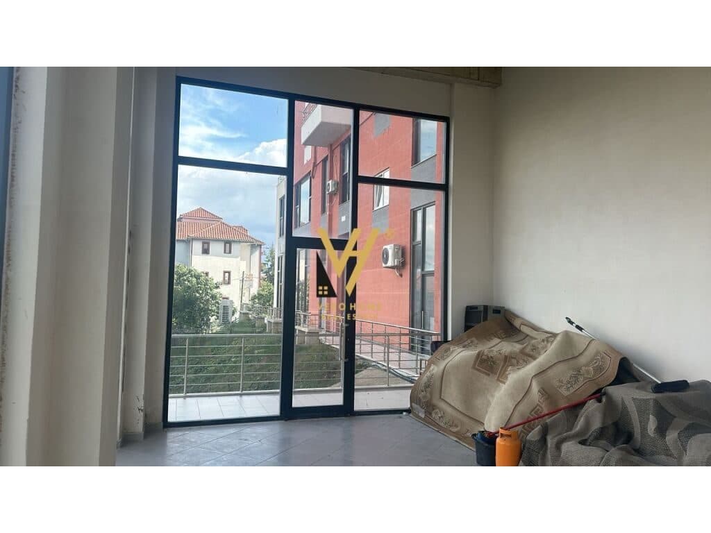 Jepet Ambient Komercial me qera ne Kombinat 600 m2 3