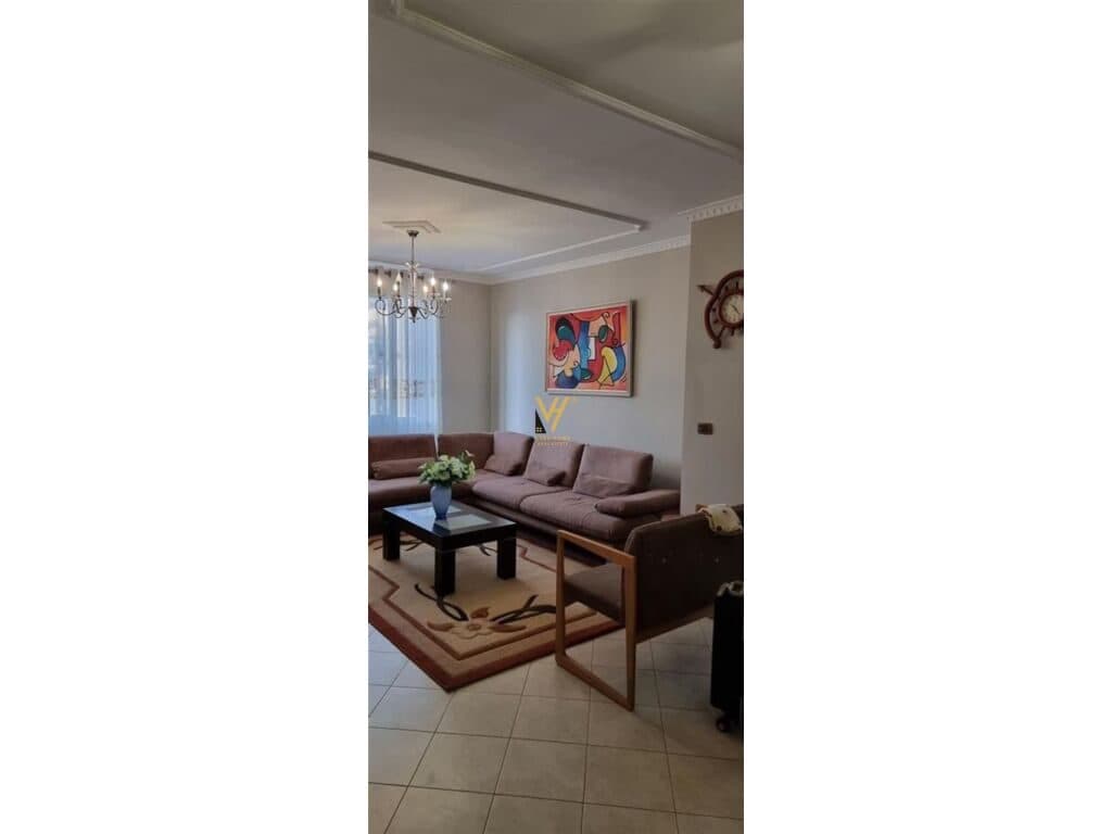 Jepet Apartament 3+1+2 me qera te 21 Dhjetori 115 m2