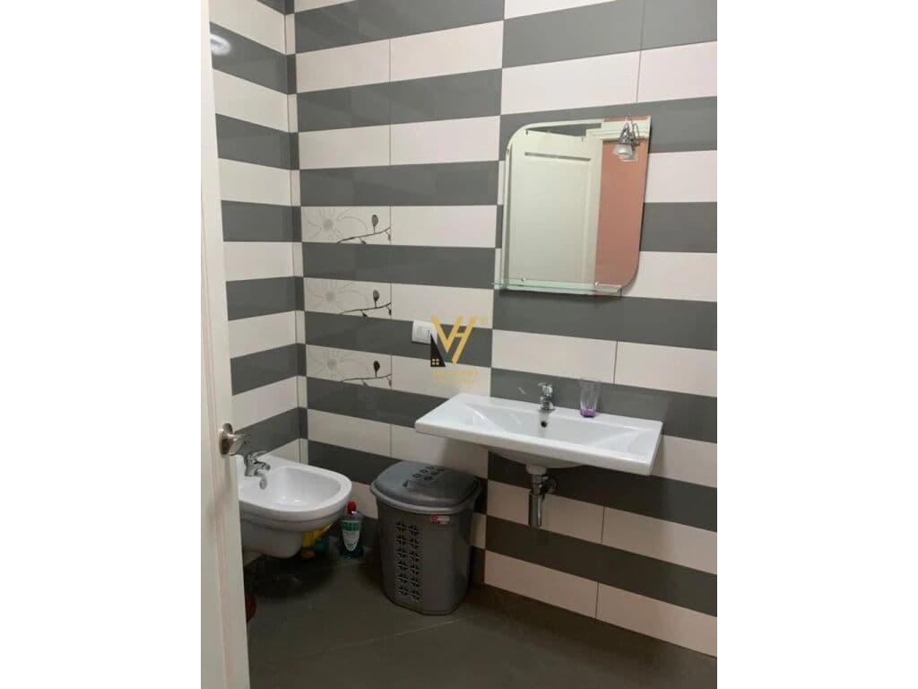 Jepet Apartament 2+1+2+ballkon me qera te Rruga Myslym Shyri 100 m2 3
