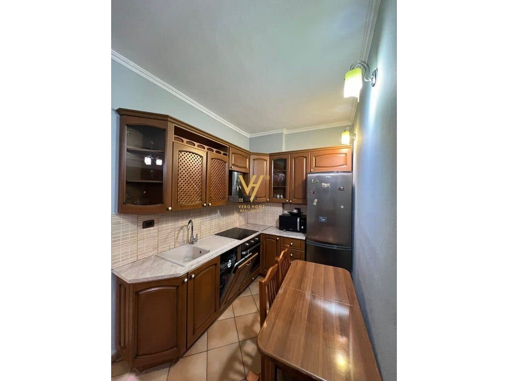 JEPET APARTAMENT 3+1+2 ME QERA TE KOMUNA E PARISIT 65.000 LEKE 2