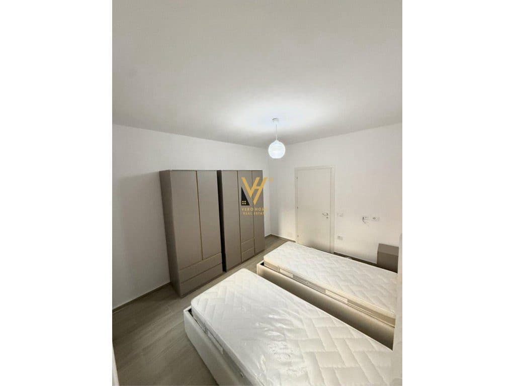 JEPET APARTAMENT 2+1+2+BLK ME QERA TE UNAZA E RE 700 EURO 4