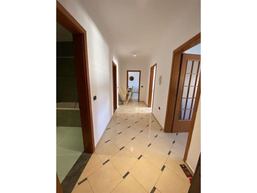 Shitet apartament 2+1 te Rruga e Elbasanit 106 m2 3