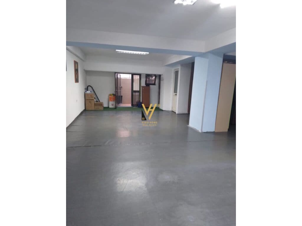 Jepet dyqan me qera te 21 Dhjetori 67 m2 3
