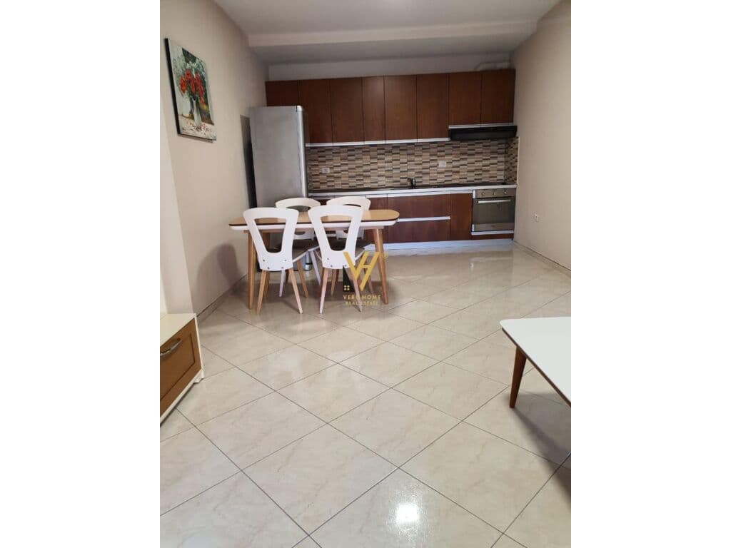 Jepet Apartament 2+1+2+ballkon me qera te Rruga e Kavajes 110 m2 3