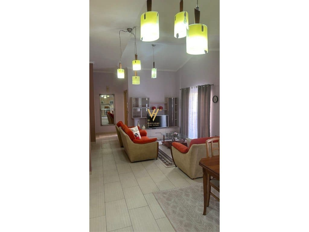JEPET APARTAMENT 3+1+VERANDE TE KRISTAL CENTER 85.000 LEKE