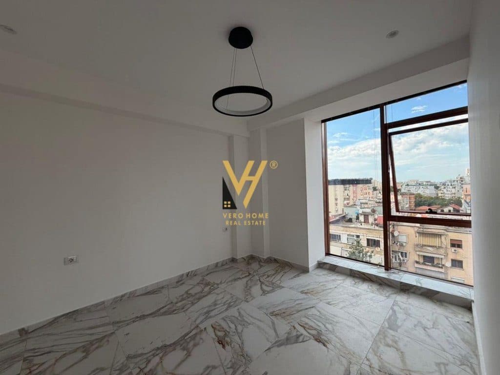 JEPET ZYRE 68 M2 ME QERA TE RRUGA E KAVAJES 1.200 EURO 4