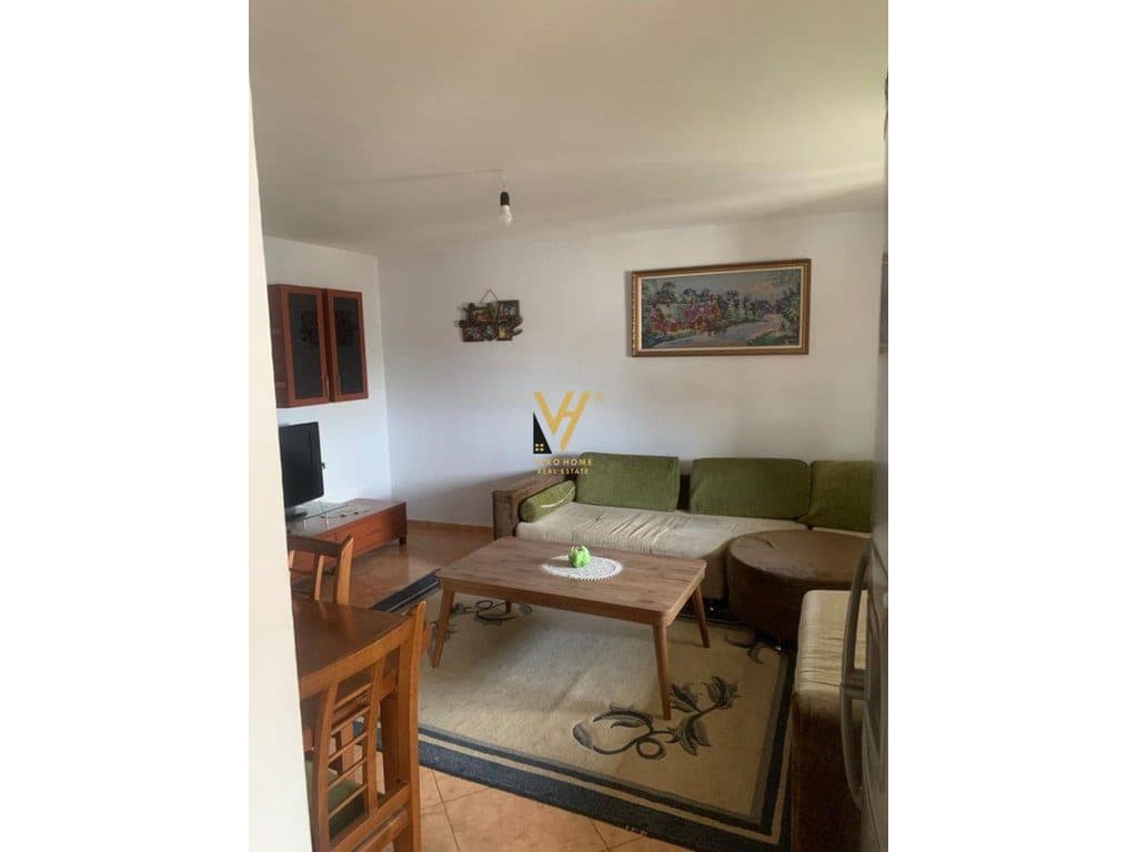 JEPET APARTAMENT 3+1+BLK ME QERA TE PAZARI I RI 70.000 LEKE 3