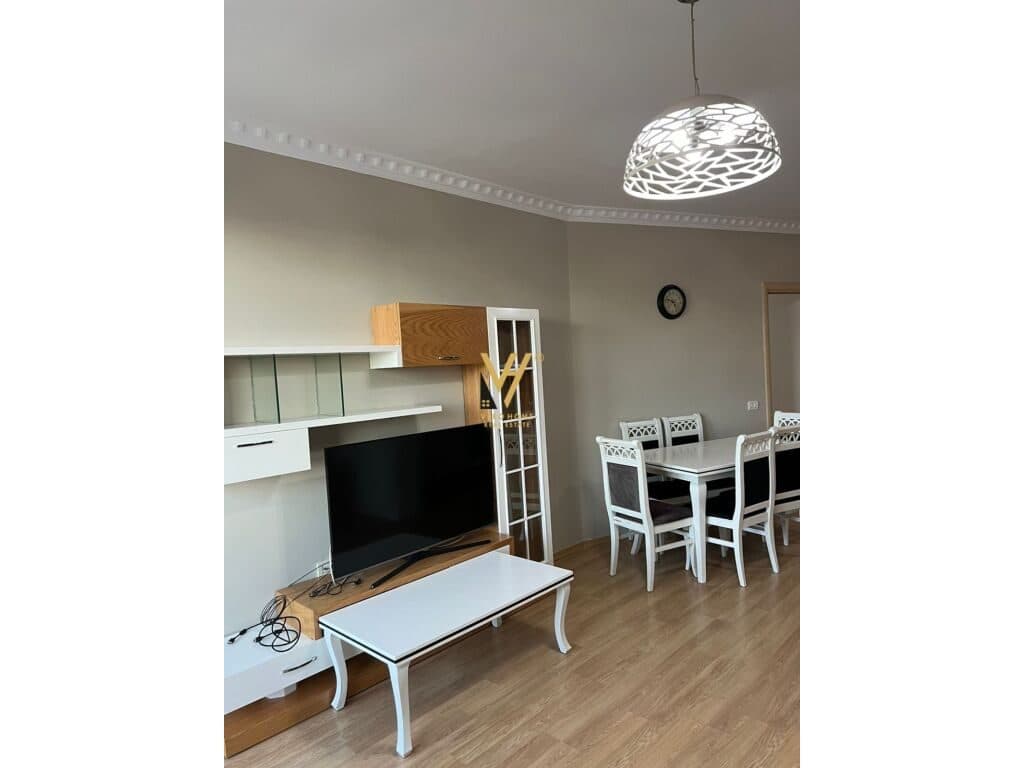 Jepet Apartament 2+1+2+ballkon me qera te Unaza e Re 120 m2 2