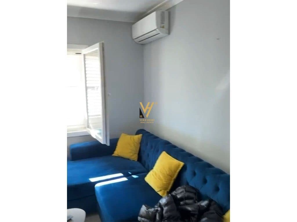 SHITEN DY APARTAMENTE 1+1 TE RRUGA BARRIKADAVE 220.000 EURO