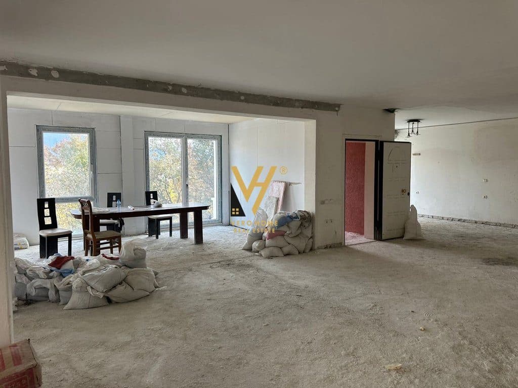 JEPET GODINE 1.100 M2 ME QERA TE KODRA E DIELLIT 8.500 EURO 4