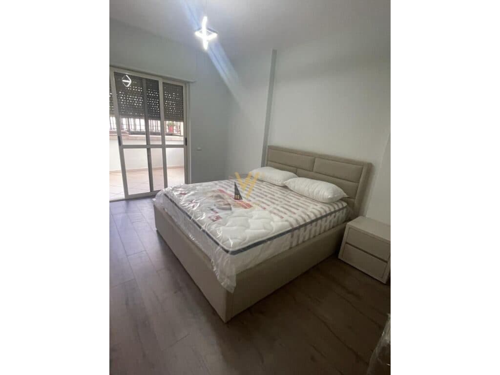 Jepet Apartament 2+1+ballkon me qera te Rruga e Bogdaneve 92 m2 3