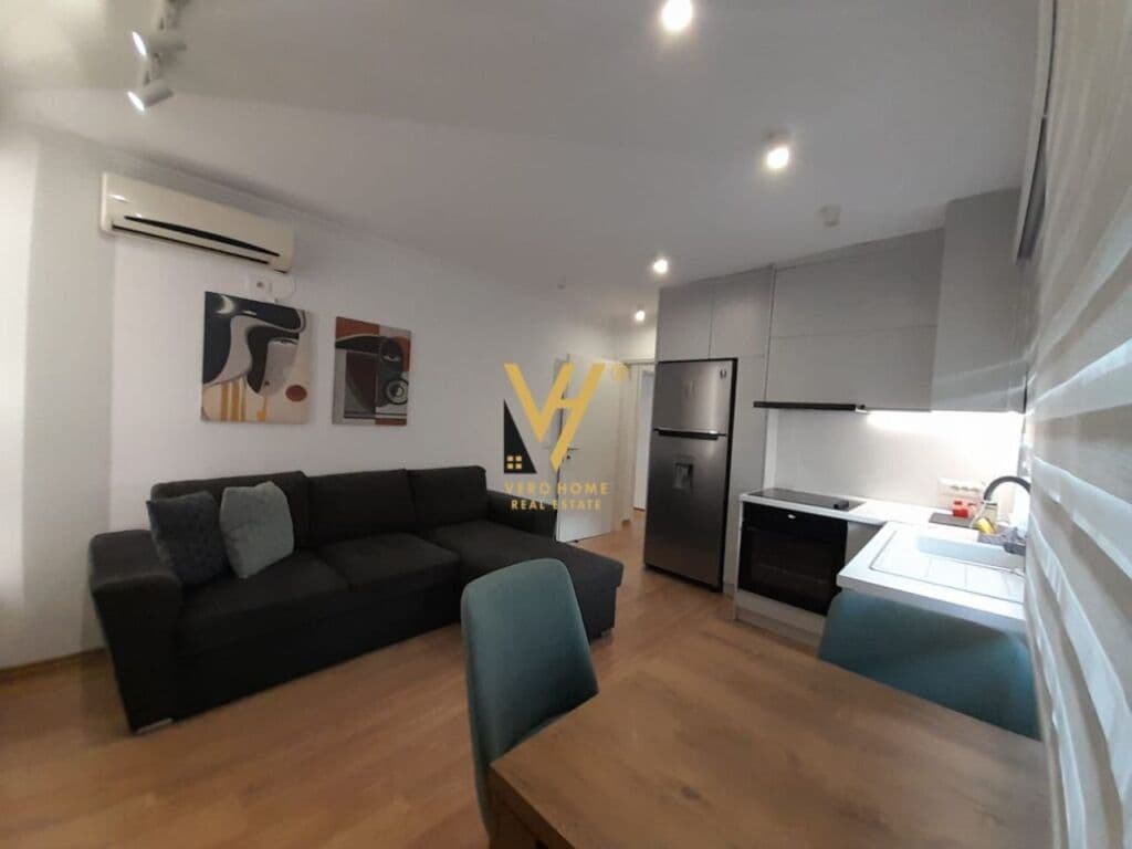 Shitet apartament 2+1 te 21 Dhjetori 75 m2
