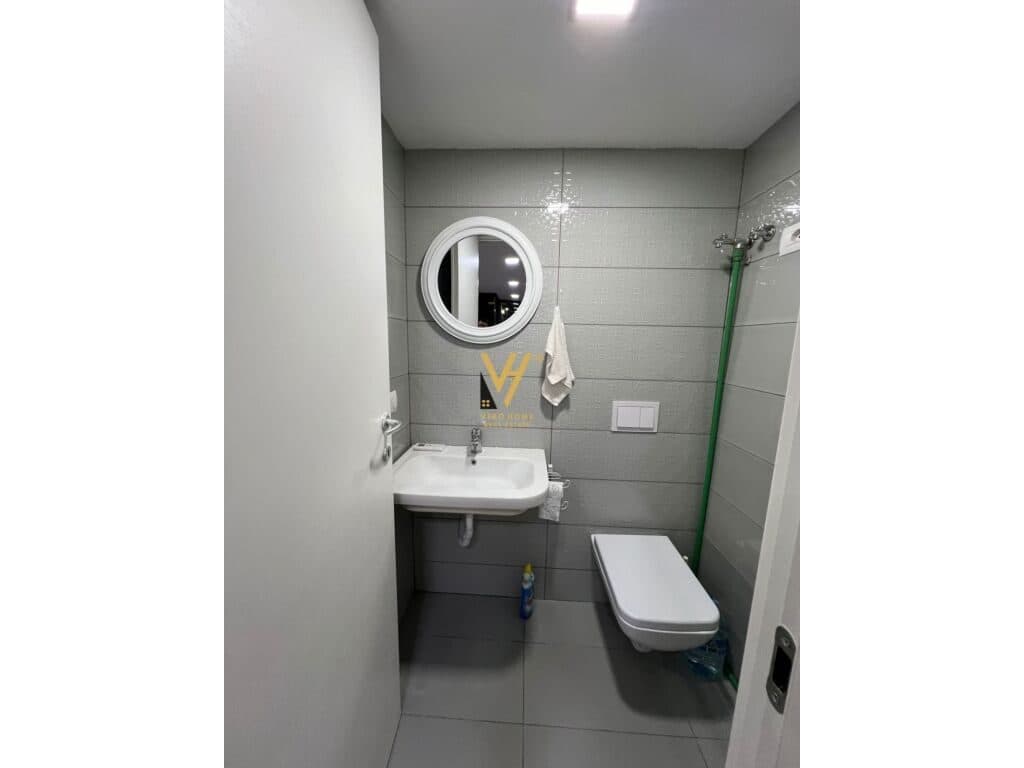 Jepet Dyqan Duplex me qera te Stadiumi Dinamo 43 m2 2