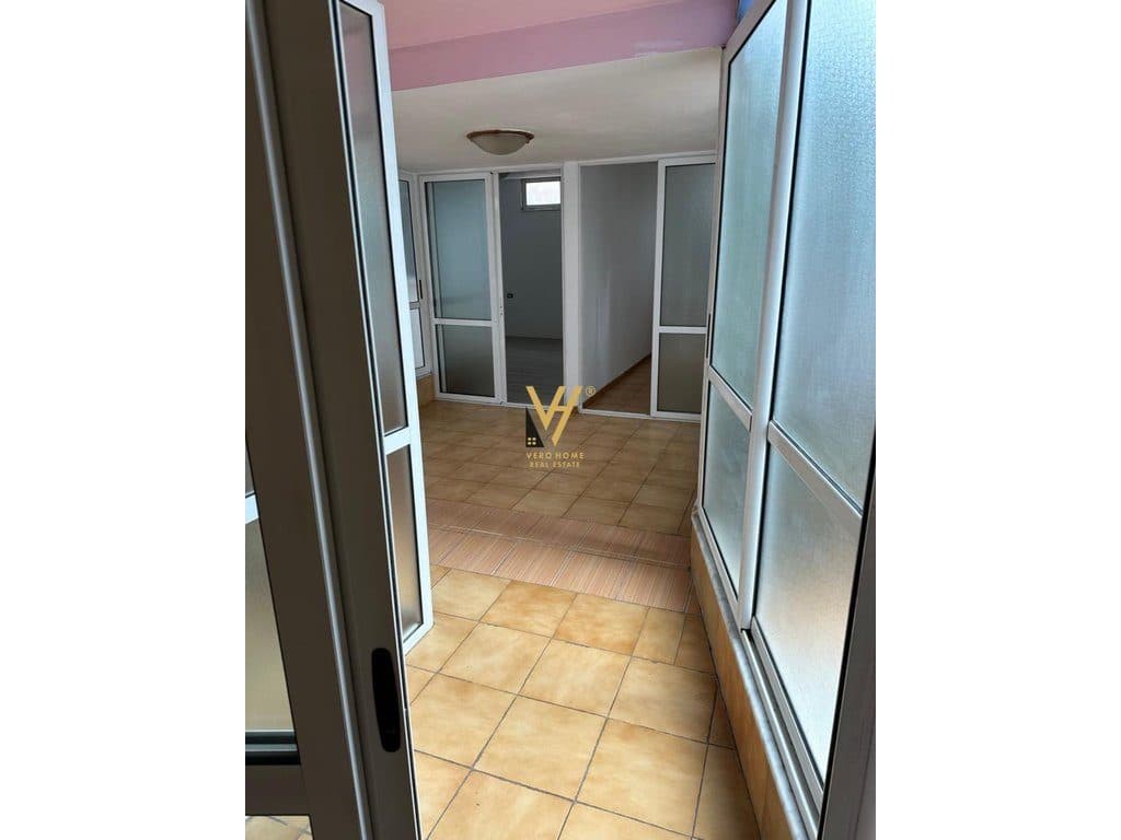 JEPET AMBIENT 130 M2 ME QERA TE ISH EKSPOZITA 600 EURO 2