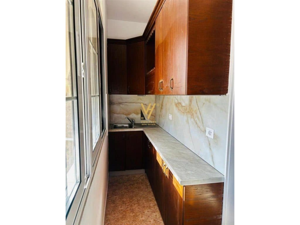 JEPET APARTAMENT 2+1 ME QERA TE FERIT XHAJKO 600 EURO 2