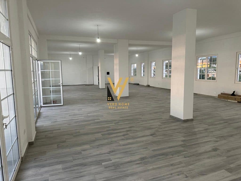 JEPET AMBIENT 250 M2 ME QIRA NE PASKUQAN 2.500 EURO