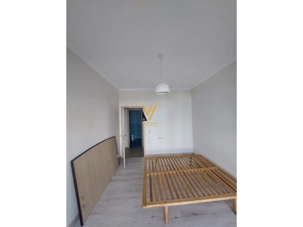JEPET APARTAMENT 1+1 ME QIRA TE KOMUNA E PARISIT 80.000 LEKE 3