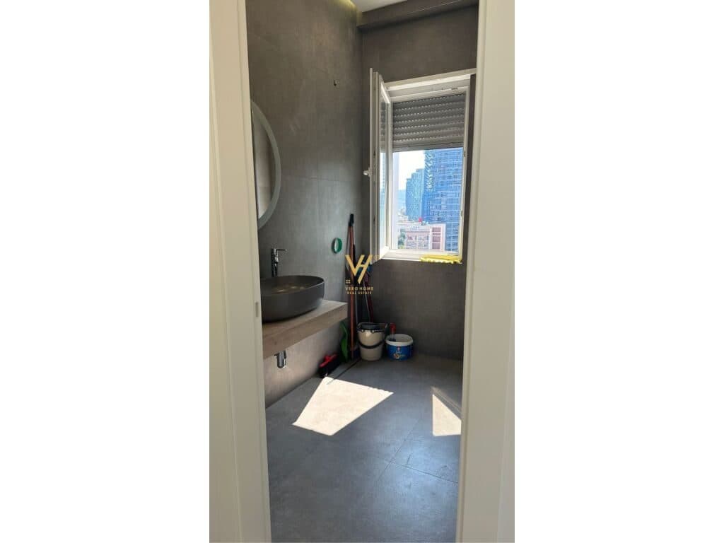 Jepet Zyre me qera te Rruga e Barrikadave 140 m2 2