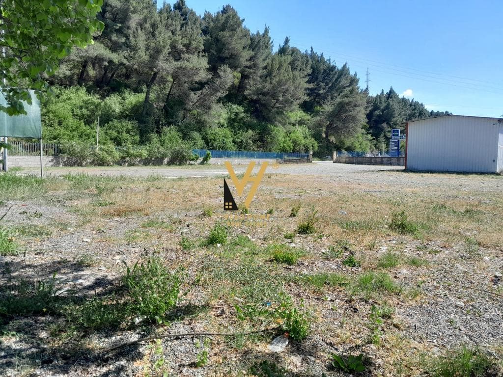 SHITET TOKE 2.430 M2 NE AKSIN MILOT-LAÇ 160.000 EURO