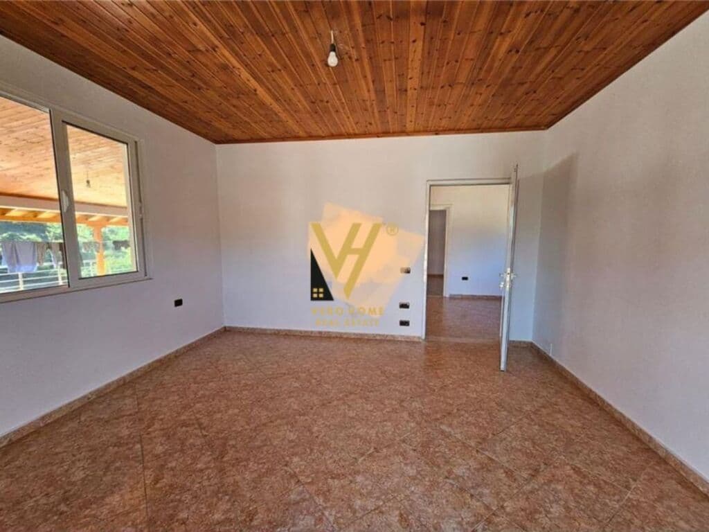 Shitet Vile dy kateshe ne Peze te Madhe 410 m2
