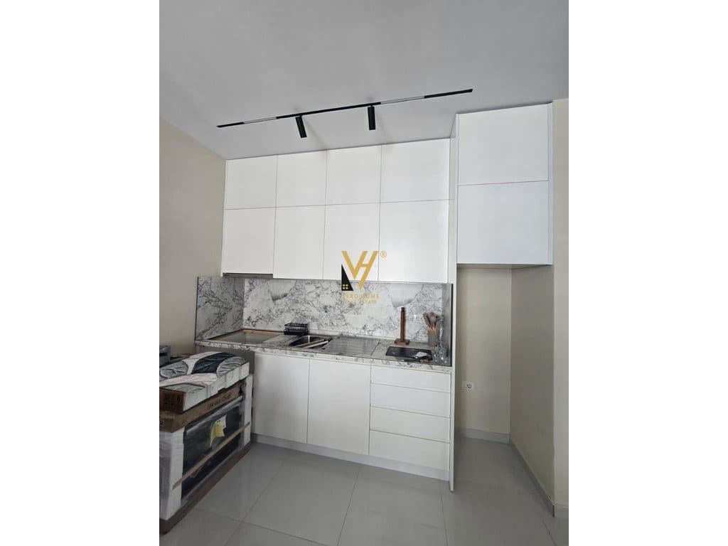 JEPET APARTAMENT 1+1 ME QERA TE UNIVERS CITY, QTU 45.000 LEKE