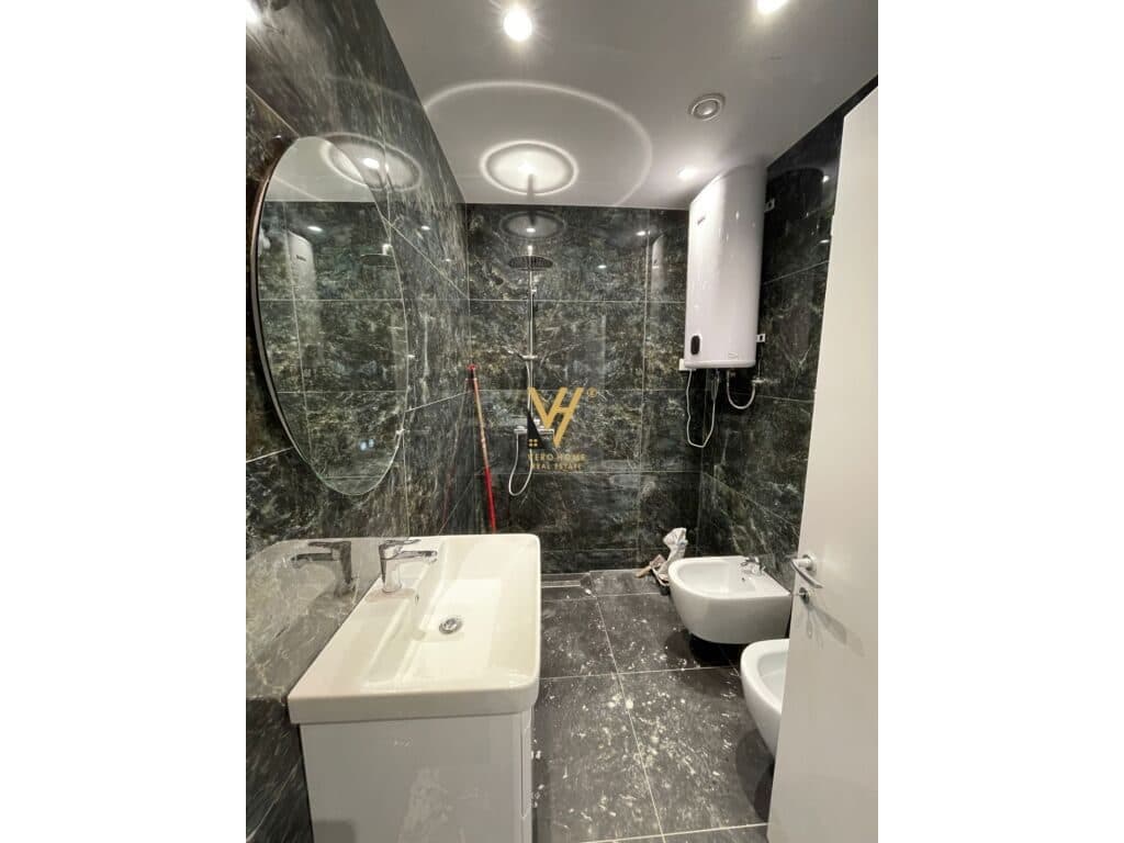 Jepet zyre me qera te Kompleksi Lake View 92 m2