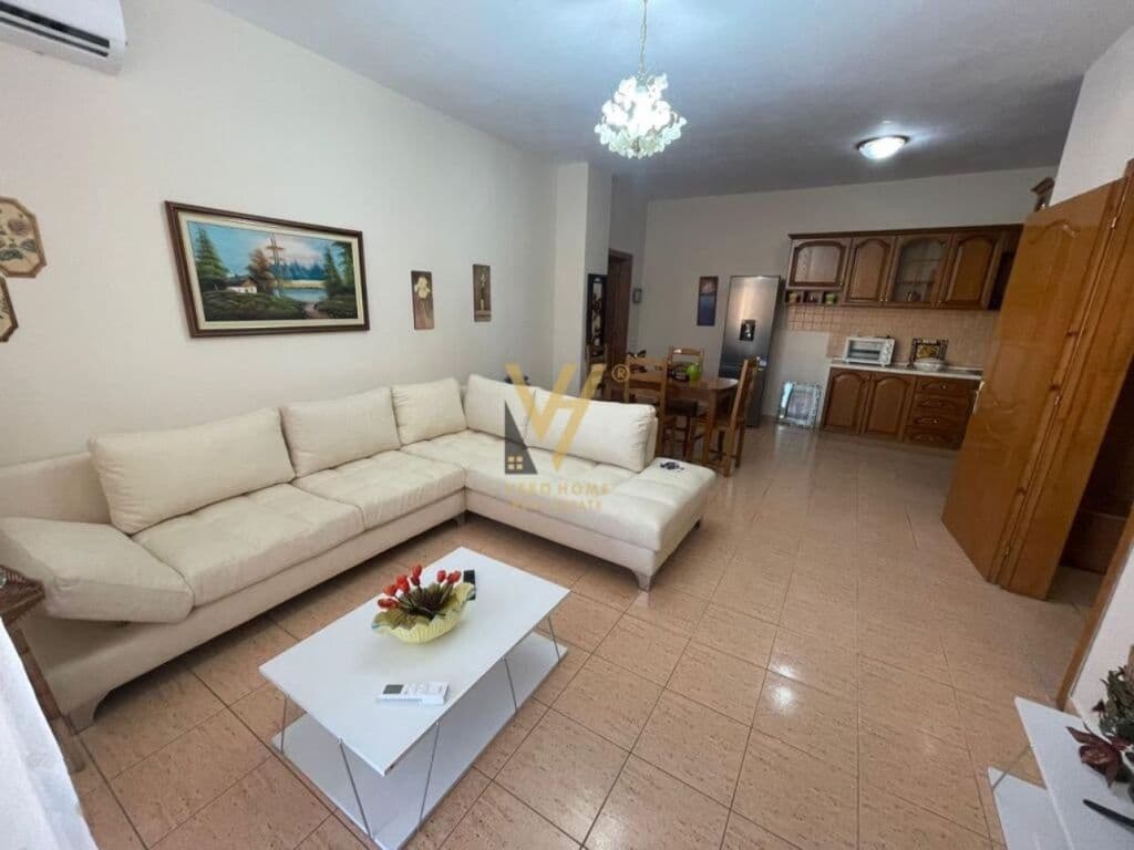 Jepet Apartament 2+1+2 me qera ne Qender 106 m2