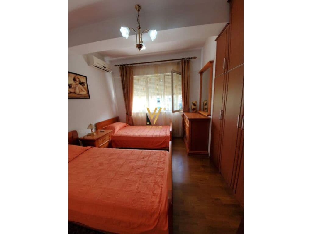 Jepet Apartament 2+1+2+ballkon me qera te Komuna e Parisit 100 m2 2