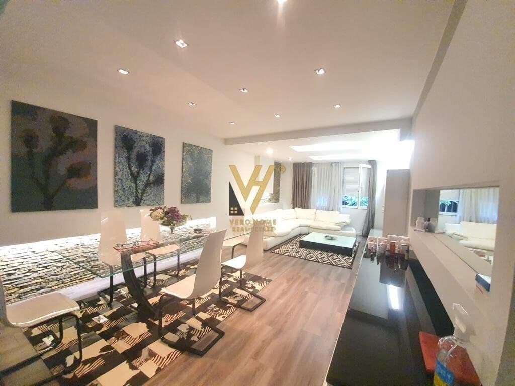 Jepet apartament 2+1+2 me qera te Blloku 200 m2 4