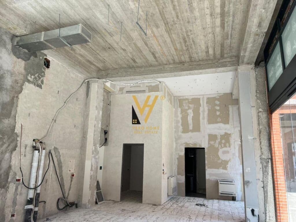Jepet ambjent komercial me qera te Kompleksi Delijorgji 87 m2